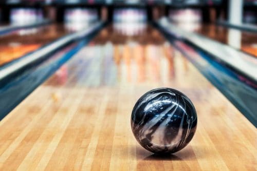 Read more about the article How Long Does A Reactive Resin Bowling Ball Last? (Compared To Urethane)