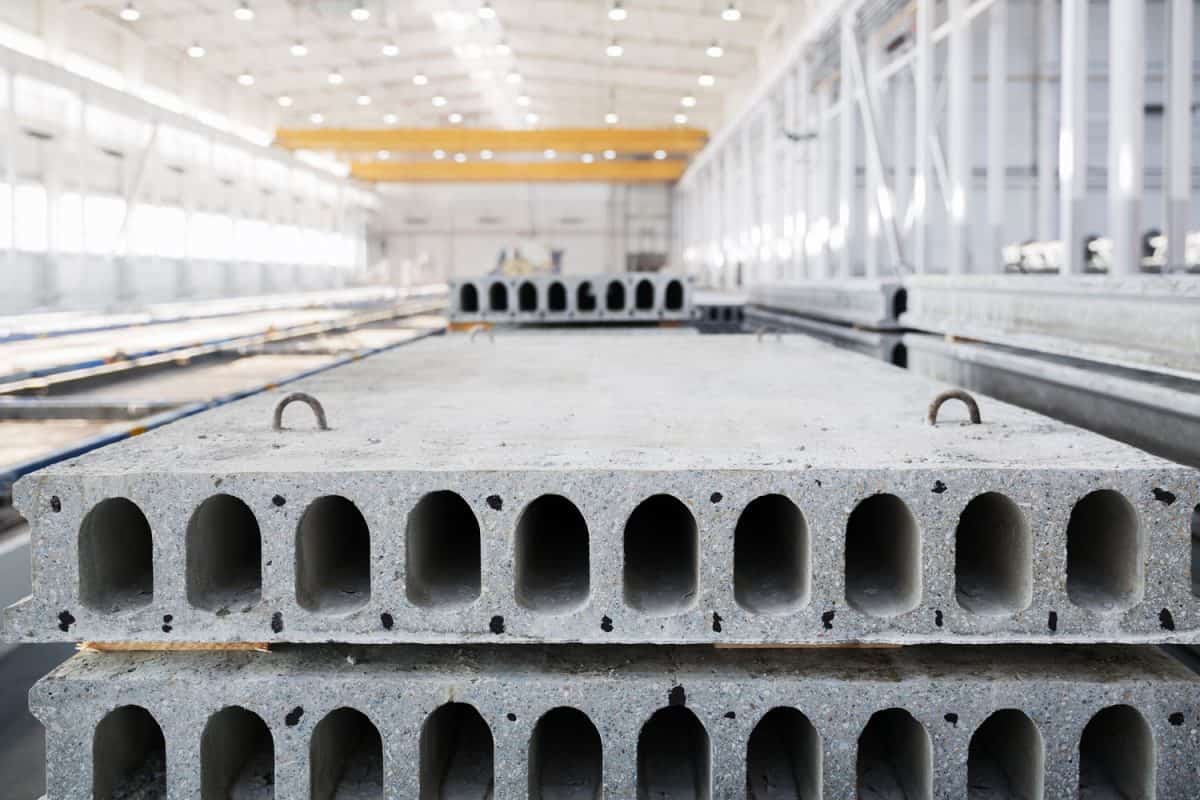 Reinforced concrete slab for flooring at a factory