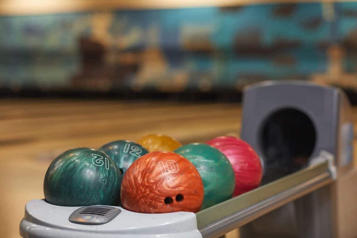 Bowling balls with corresponding numbers and colors