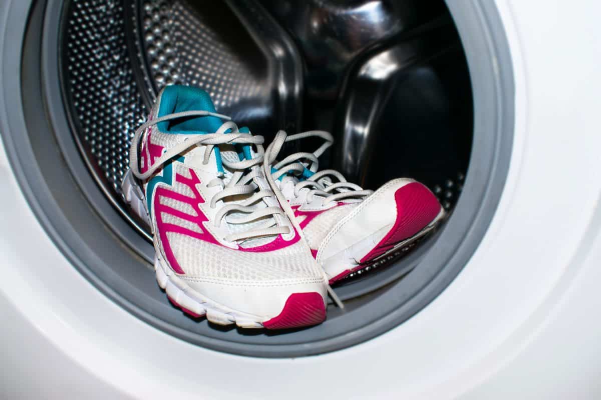 Washing tennis shoes in the washing machine